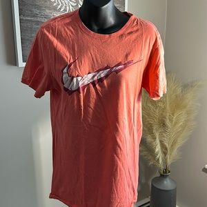 Nike tee men’s size small pink with white Nike swoosh